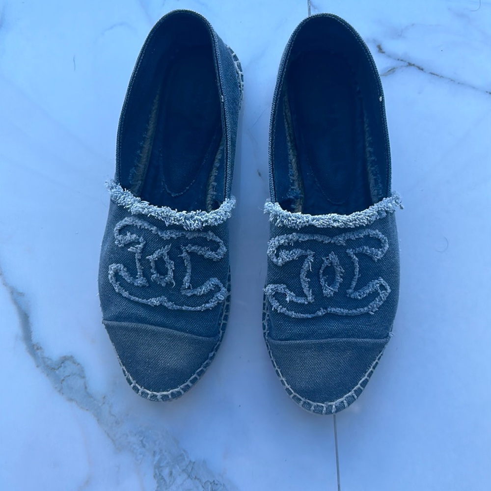 CHANEL Interlocking CC Logo Raw-Edge Trim Espadrilles